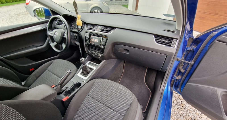 Skoda Octavia cena 36500 przebieg: 199000, rok produkcji 2015 z Moryń małe 667